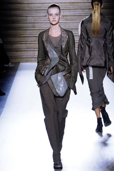 Look 18